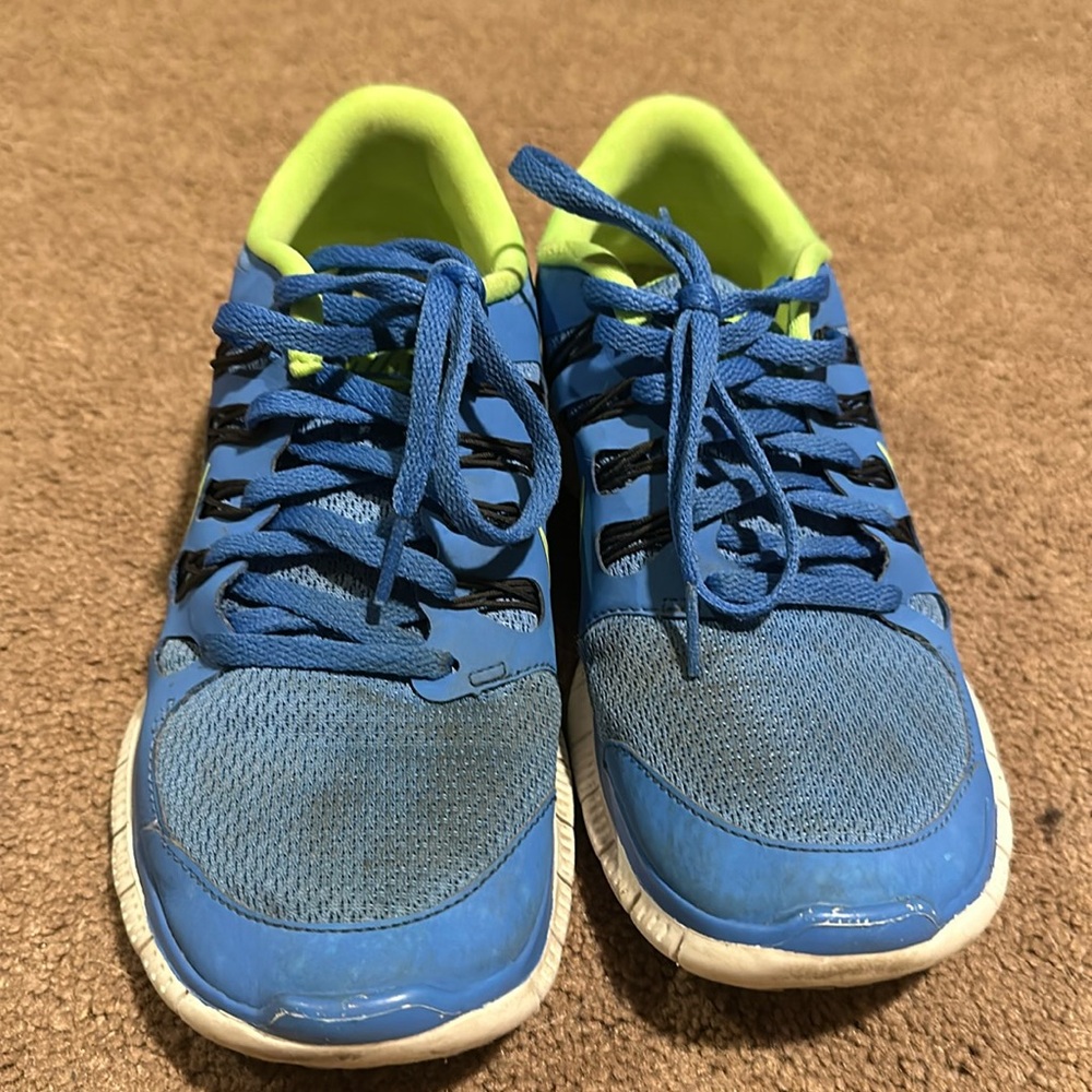 Nike free runs size 7